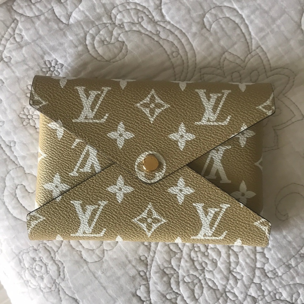 LV giant monogram Kirigami Medium SOLD